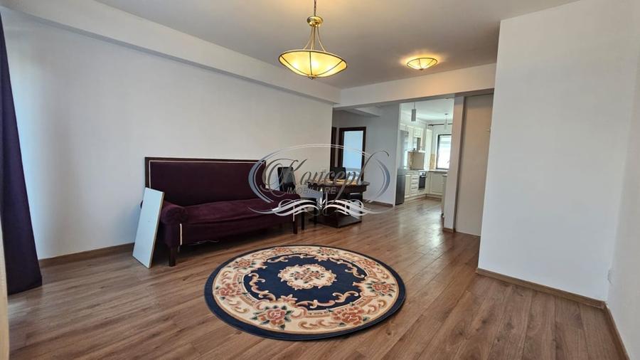 Apartament cu 4 camere semidecomandat, mobilat în Europa