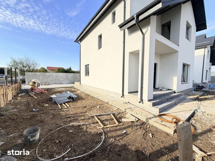Casă cu 4 camere cu Teren 260 Mp în Glina