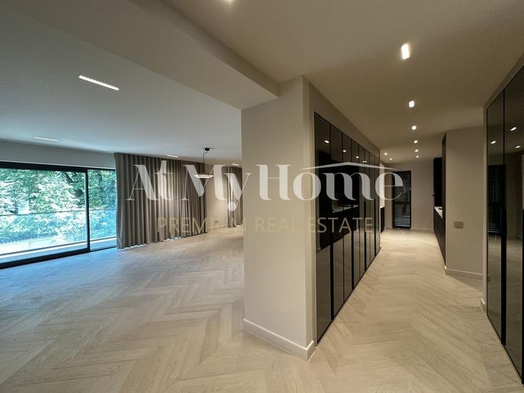 Apartament cu 4 camere decomandat în Kiseleff