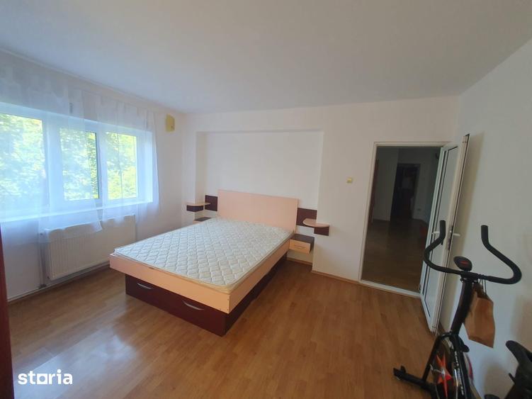 Apartament cu 3 camere decomandat în Tătărași