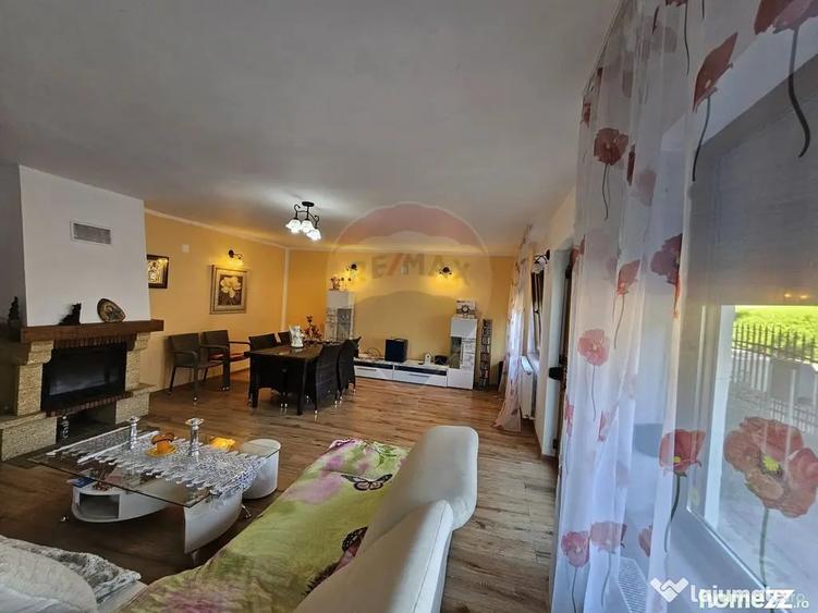 Casă cu 7 camere cu Teren 1134 Mp în Tarcău