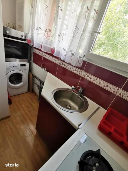 Garsonieră decomandată, mobilată în Astra