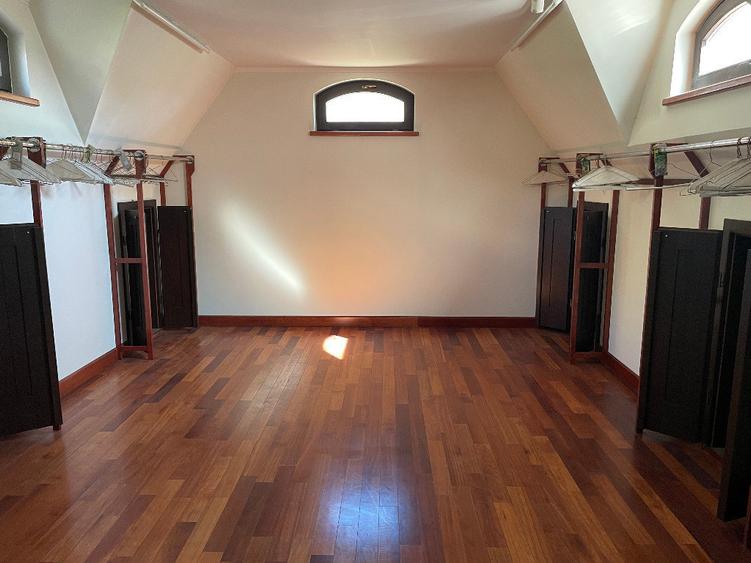 Casă cu 5 camere cu Teren 652 Mp în Sisești