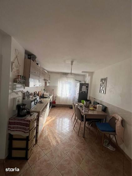 Apartament cu 3 camere decomandat, mobilat în Buziașului