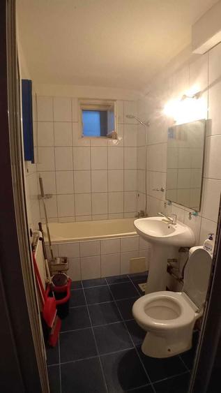 Apartament cu 3 camere semidecomandat în Ultracentral