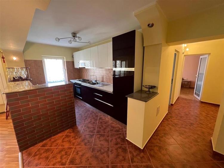 Apartament cu 3 camere decomandat, mobilat în Bahne