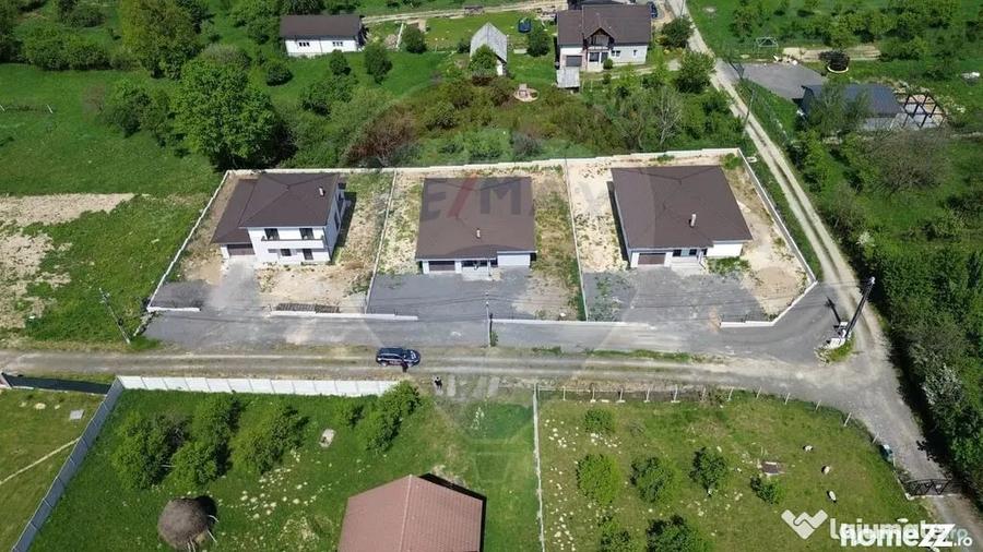 Casă cu 7 camere cu Teren 892 Mp în Est