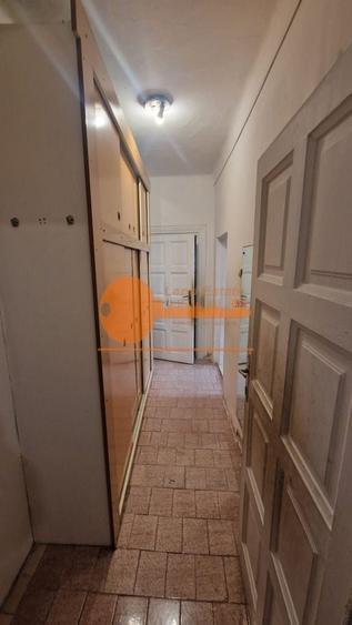 Casă individuală cu 6 camere cu Canalizare în Crângași