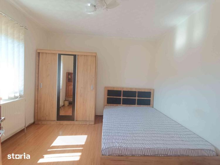 Casă cu 6 camere cu Teren 2771 Mp în Slobozia Nouă