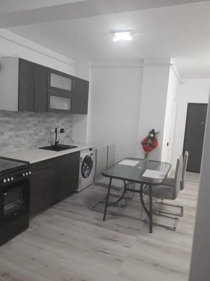 Apartament cu 3 camere decomandat în Florești