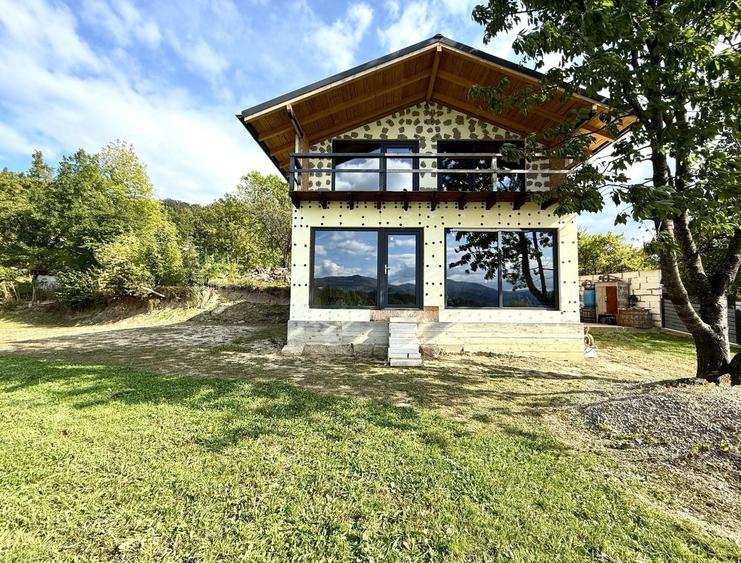 Casă individuală cu 3 camere cu Canalizare în Poiana