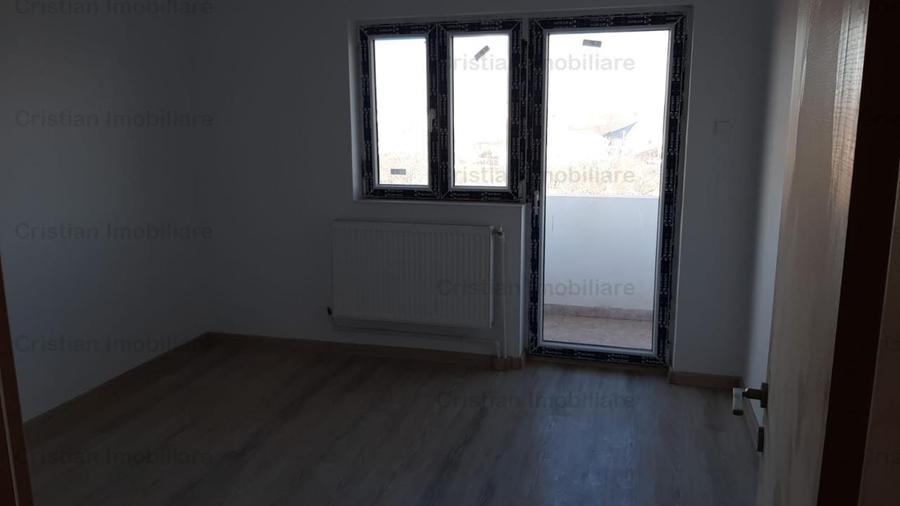 Apartament cu 3 camere decomandat în Apollo