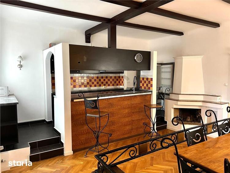 Apartament cu 4 camere semidecomandat în Central