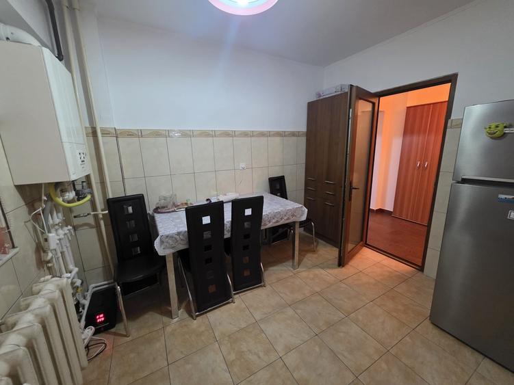 Apartament cu 3 camere decomandat în Tomis III