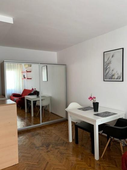 Apartament cu 2 camere semidecomandat, mobilat în Sala Palatului
