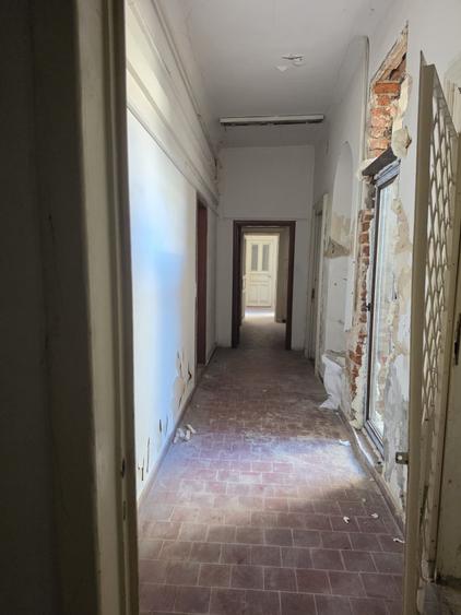 Casă individuală cu 15 camere cu Canalizare în Dorobanți