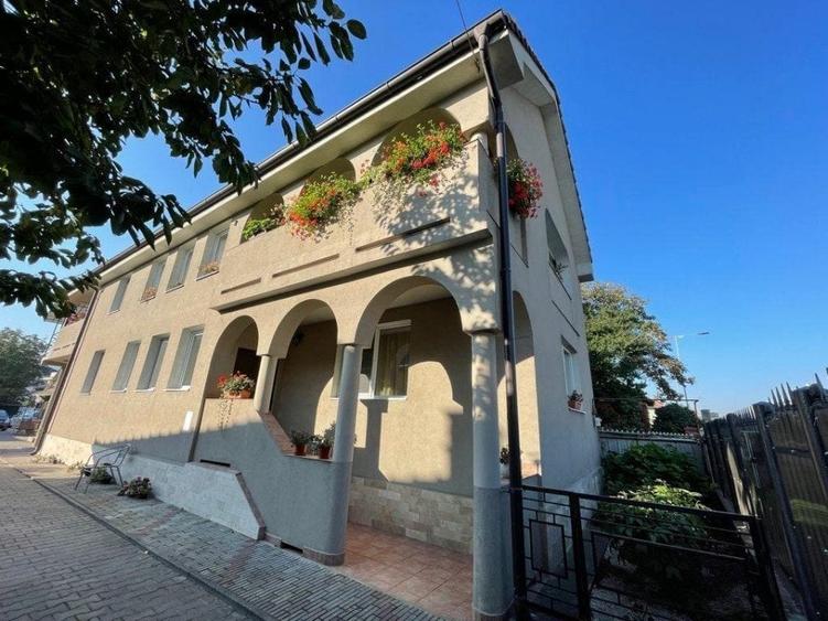 Casă individuală cu 9 camere cu Garaj în Florești