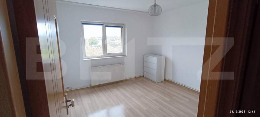 Apartament cu 3 camere decomandat în Florilor