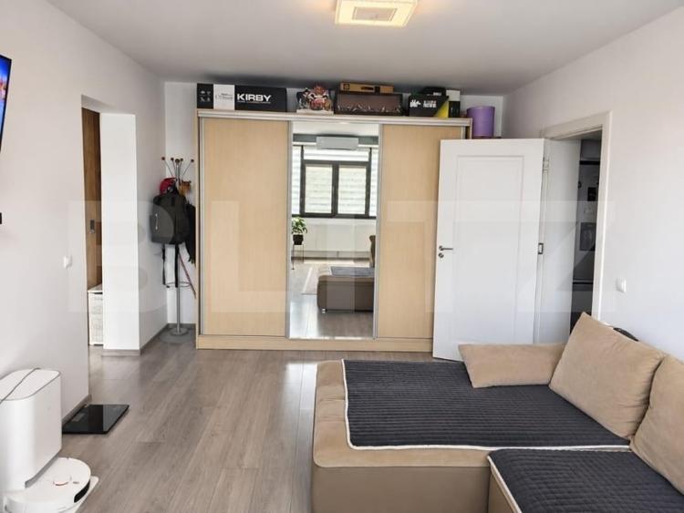 Apartament cu 2 camere semidecomandat, mobilat în Rolast