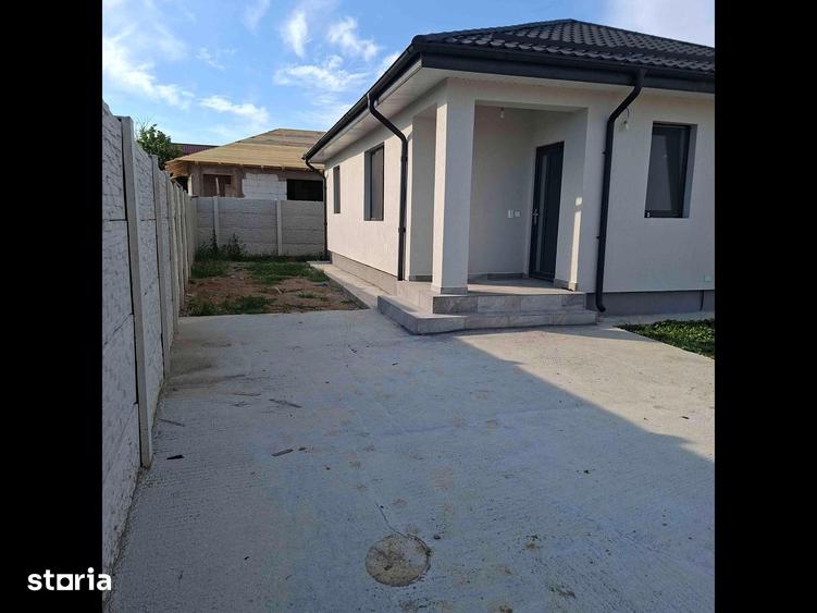 Casă cu 2 camere cu Teren 240 Mp în Central
