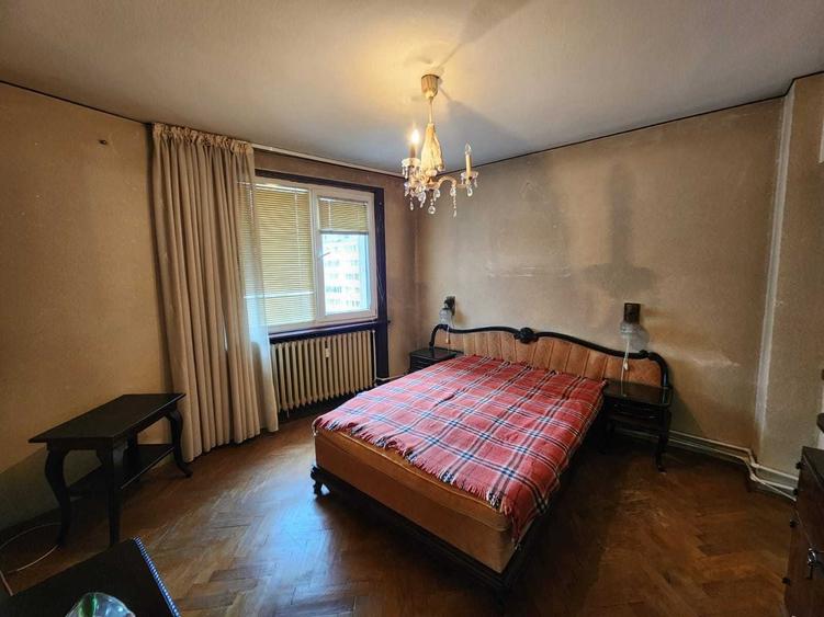 Apartament cu 3 camere semidecomandat în Gara de Nord