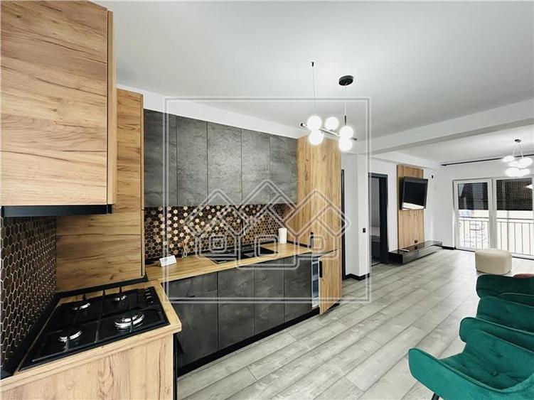 Apartament cu 3 camere nedecomandat, mobilat în Exterior Sud