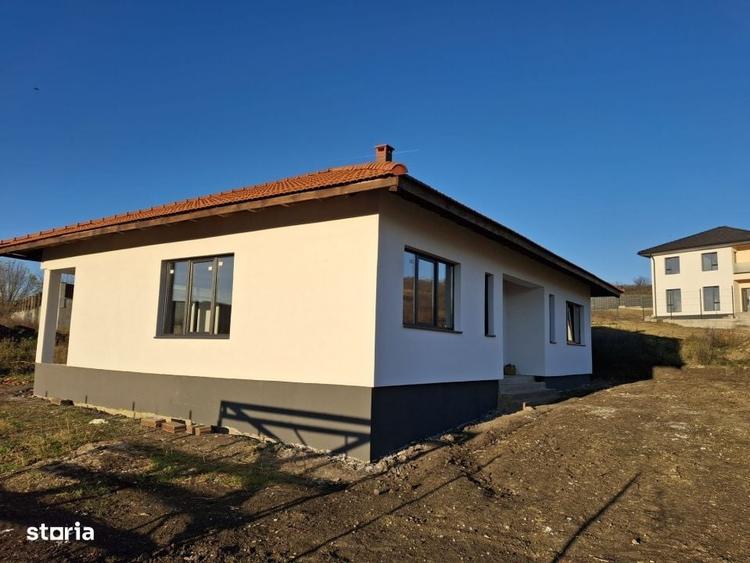 Casă cu 3 camere în Câmpenești