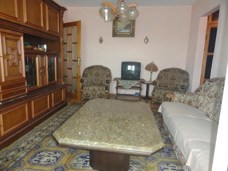 Apartament cu 3 camere semidecomandat în Micălaca