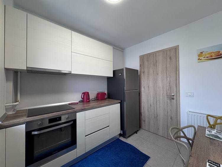 Apartament cu 2 camere decomandat, mobilat în Tractorul