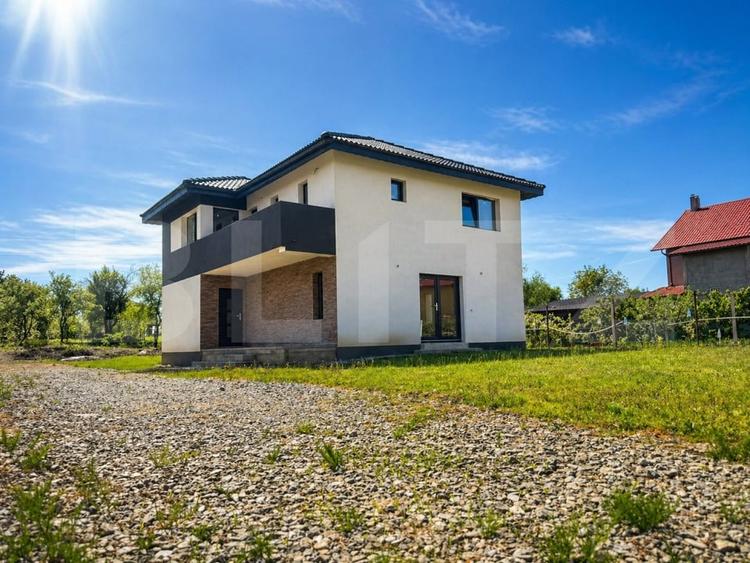 Casă individuală cu 4 camere cu Teren 300 Mp în Șișești