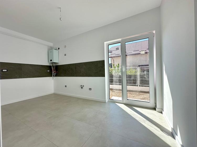 Duplex cu 4 camere cu Canalizare în Popas Păcurari