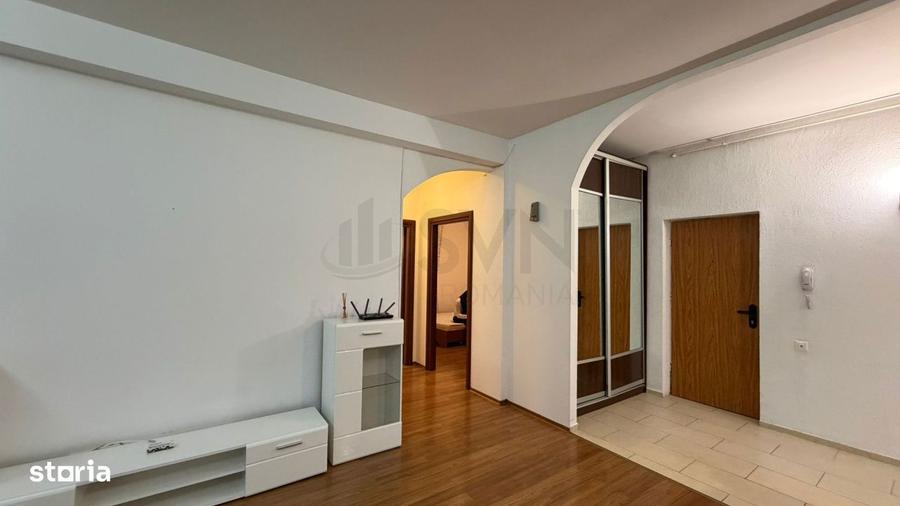 Apartament cu 3 camere semidecomandat în Central