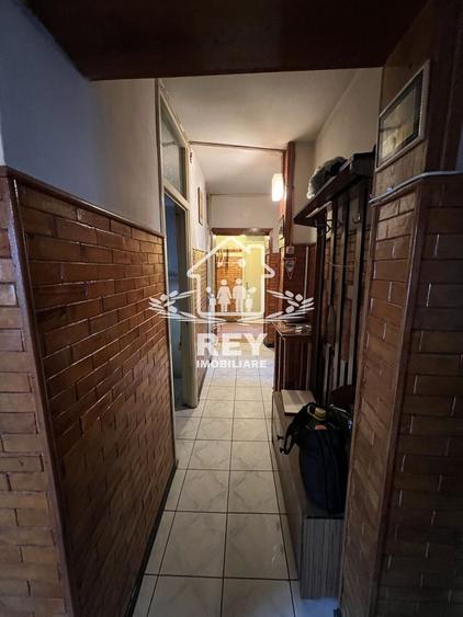 Apartament cu 4 camere decomandat în Central