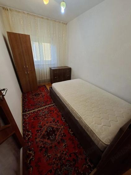 Apartament cu 3 camere semidecomandat în Spitalul Județean