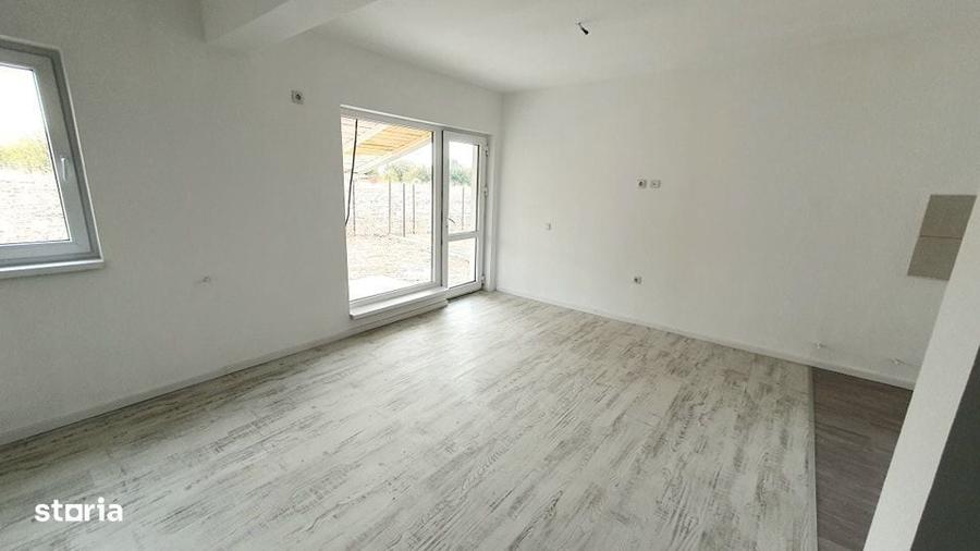 Casă cu 4 camere cu Teren 400 Mp în Crevedia