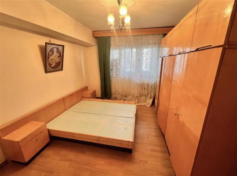 Apartament cu 4 camere semidecomandat, mobilat în Berceni
