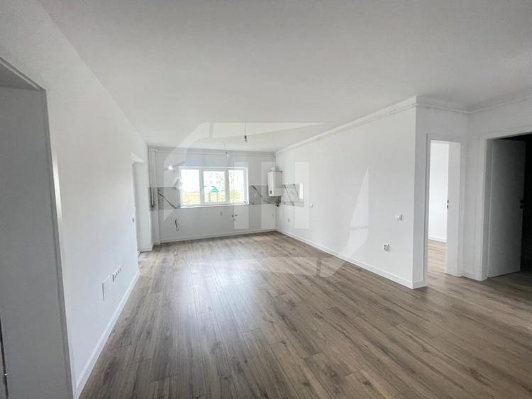 Apartament cu 3 camere semidecomandat în Florești