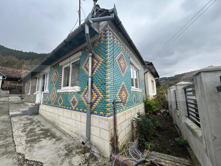 Casă individuală cu 3 camere cu Canalizare în Nicula