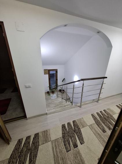 Casă cu 4 camere cu Teren 1000 Mp în Stâncești