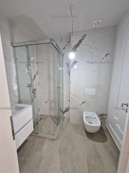 Apartament cu 3 camere semidecomandat în Aradului