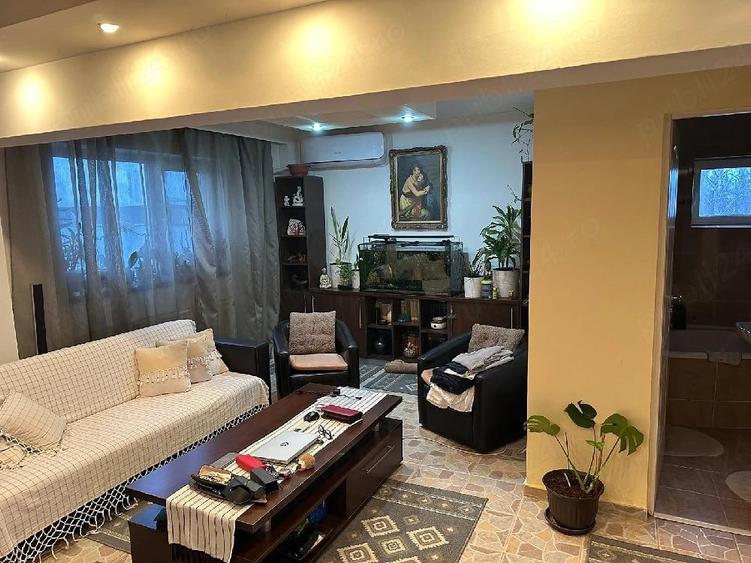 Apartament cu 4 camere decomandat în Exterior Vest