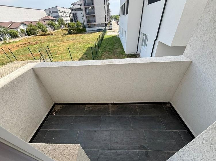 Apartament cu 2 camere decomandat în Roșu