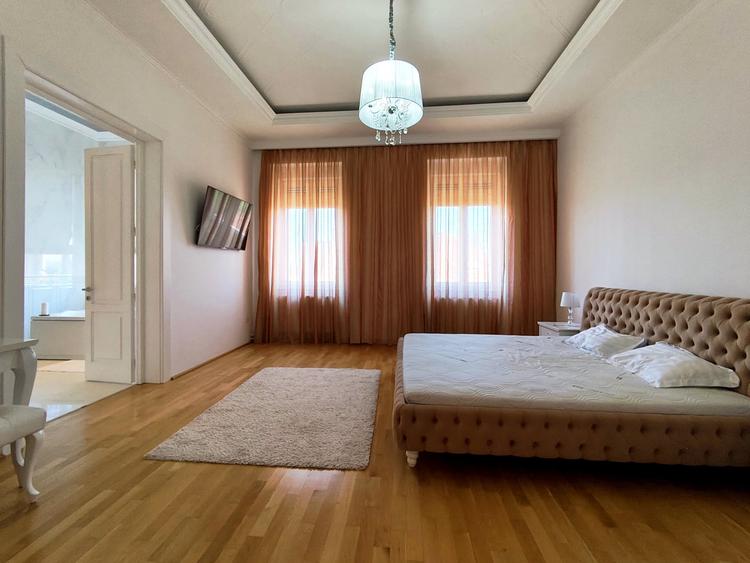 Apartament cu 3 camere decomandat, mobilat în Neptun