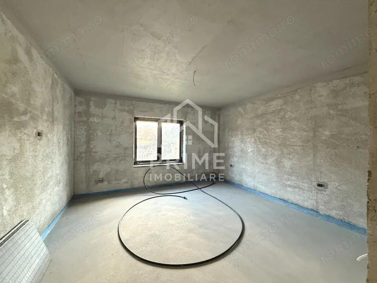Casă cu 5 camere cu Teren 1800 Mp în Stremț