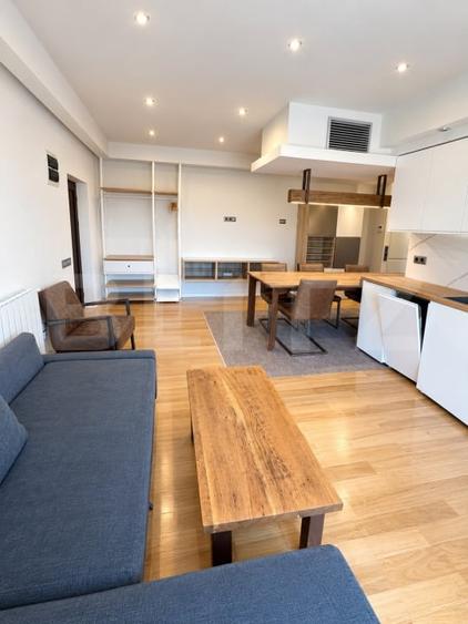 Apartament cu 3 camere semidecomandat, mobilat în Florești