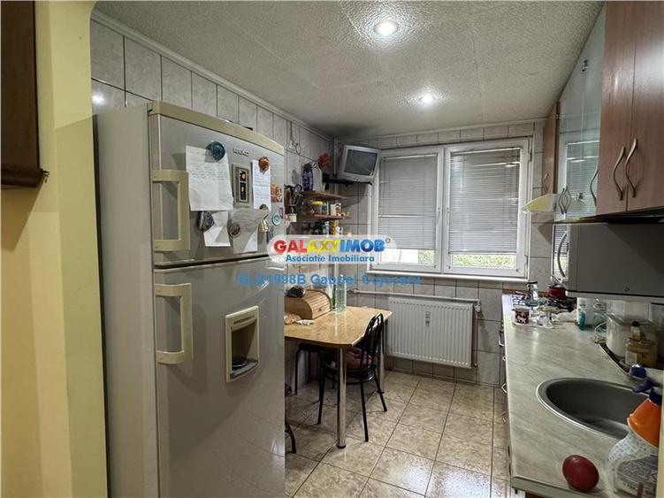 Apartament cu 3 camere semidecomandat în Titan