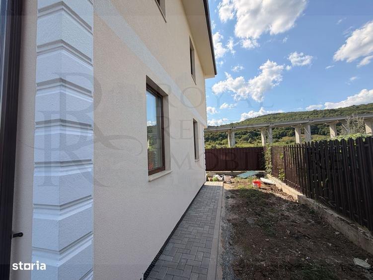 Casă cu 4 camere în Luna