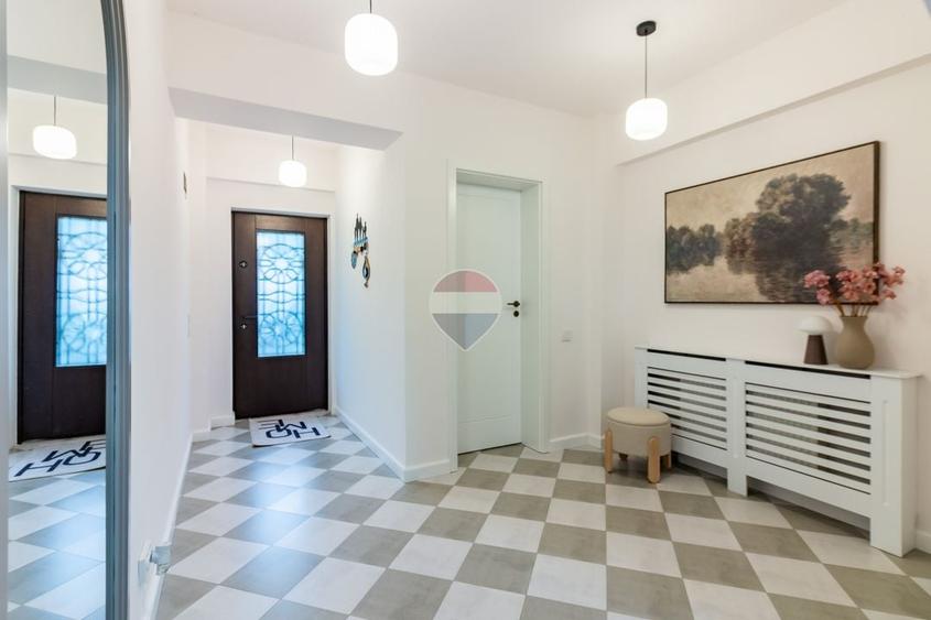 Casă individuală cu 7 camere cu Teren 169 Mp în Vatra Luminoasă