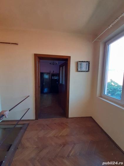 Casă cu 6 camere cu Teren 530 Mp în Cuștelnic