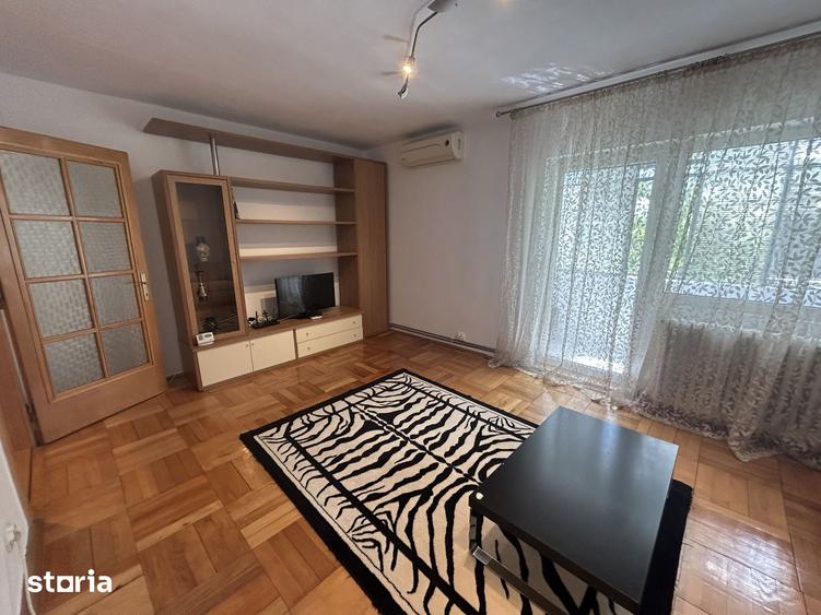 Apartament cu 3 camere decomandat în Girocului